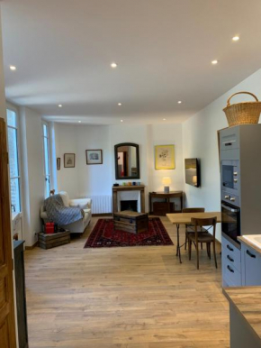 CHEZ PAUL